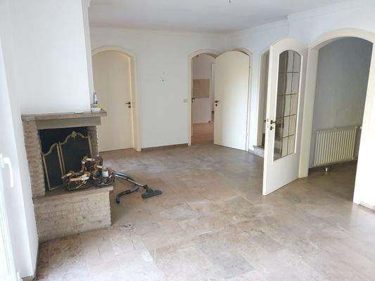 EG Diele mit offenem Kamin, Terrassenausgang