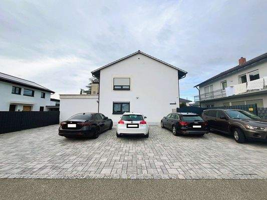 Aussen Stellplätze 1.jpg