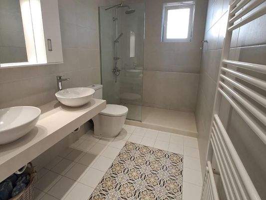 Kreta, Kalyves: Elegante neoklassizistische Villa am Meer zu verkaufen