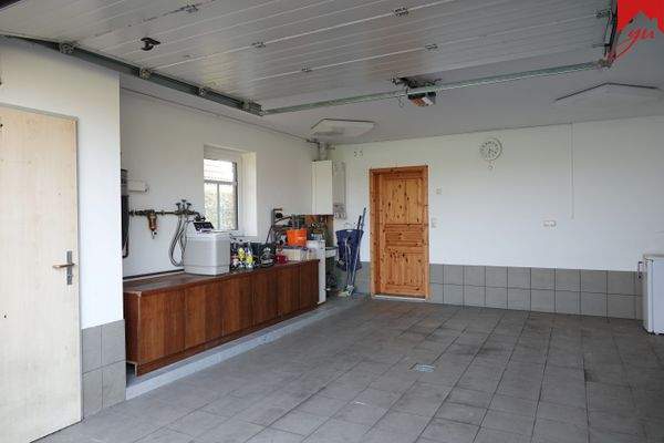 Garage Bild I mit alter Heizungsanlage (durch Luft- Wärme- Pumpe ausgetauscht)