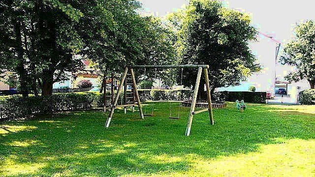 Gartenanlage mit Spielplatz