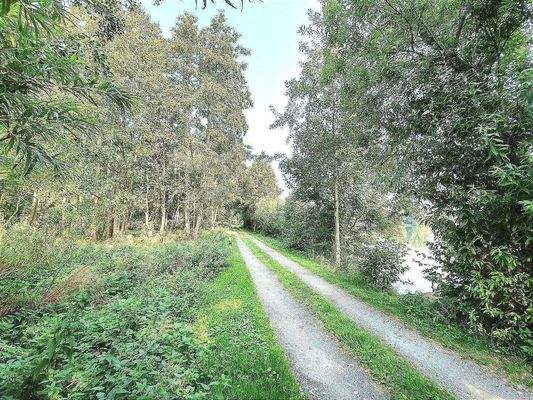 Zufahrt /Baugrundstück .