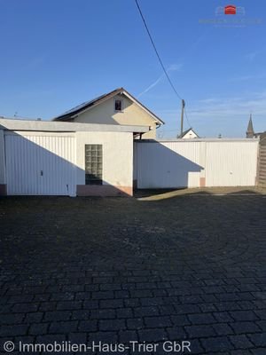 Großaufnahme Garagen