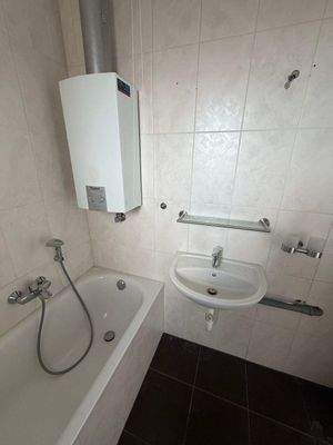 Tageslichtbad mit Wanne