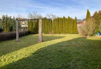 der Garten hinter dem Haus