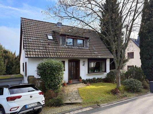 Derzeit mit einem Haus aus den 50er Jahren bebaut