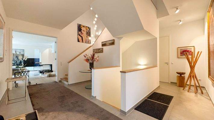 Eingang und Treppenhaus