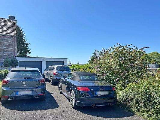 Garagen u. Stellplatzmöglichkeiten