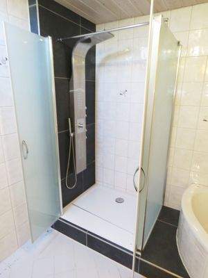 Dusche im Bad  