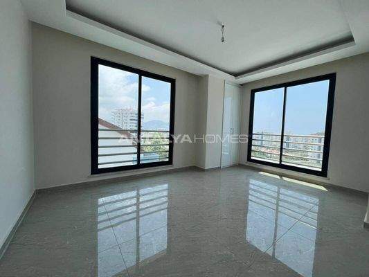 Ready-to-Move Flats in a Complex with Pool in Mahmutlar Alanya