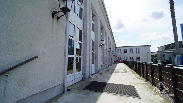 Büro- & Lagergebäude