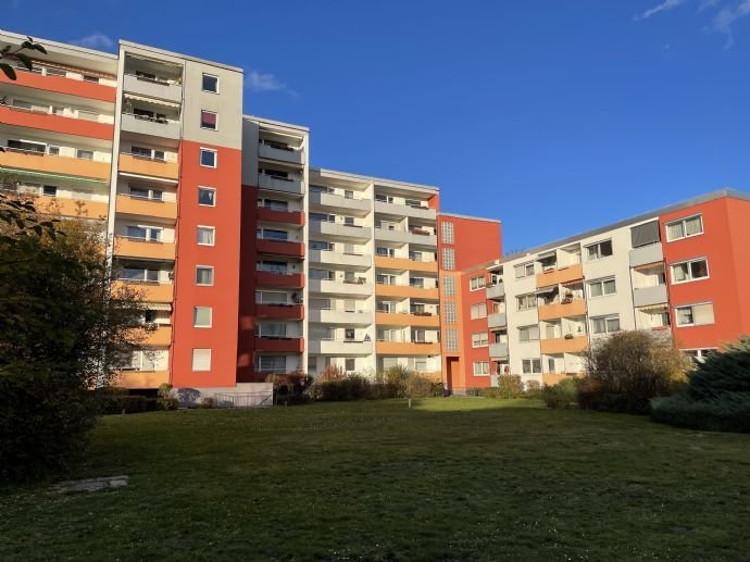 Geräumige 4-Zimmer-Wohnung mit Balkon und Aufzug in Nürnberg - Stadtteil Schweinau