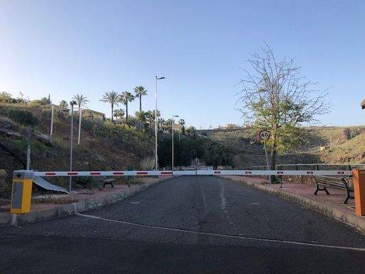 Schranke bevor man zum Grundstück kommt