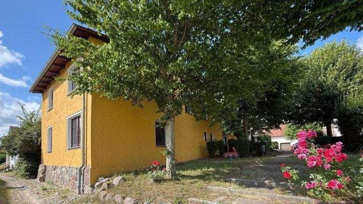 straßenseitige Ansicht