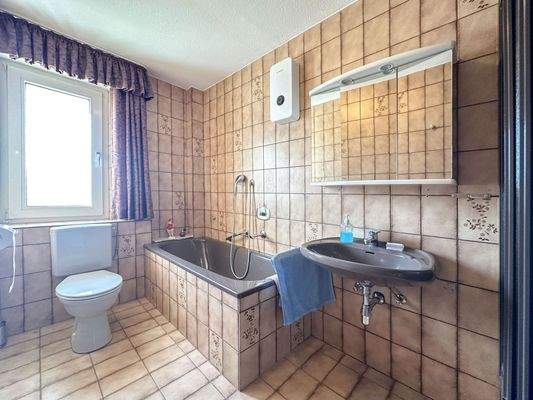 Badezimmer (linke Wohnung)