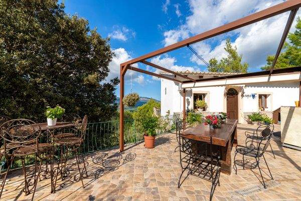 Beeindruckende Finca mit Pool und Weitblick in Puigpunyent