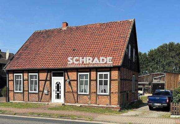 ...rechter Hand die Hofzufahrt