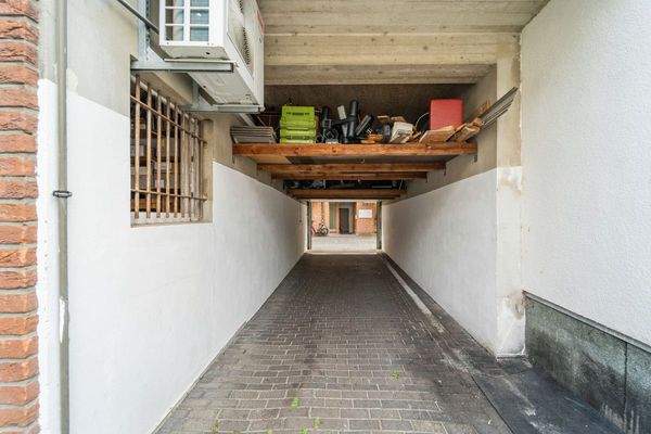 Zuwegung zum Innenhof und den Garagen