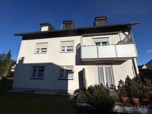 Sonnige Terrasse und Balkon