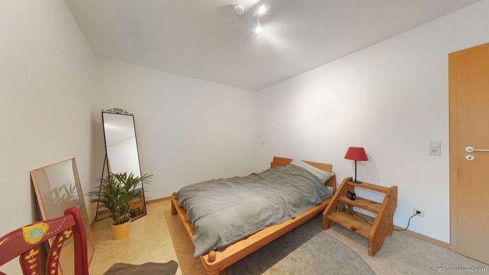 Geräumiges Schlafzimmer
