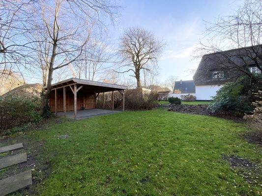 Garten mit überdachter Terrasse