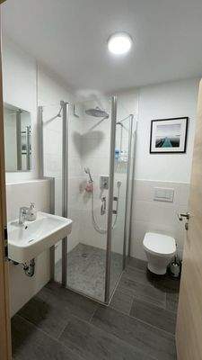 Gäste WC mit Dusche.JPG