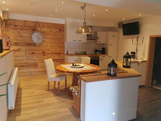 Aufenthalt und Küche von einer