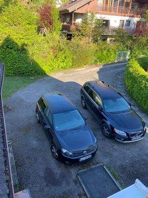 Stellplätze, links Garage