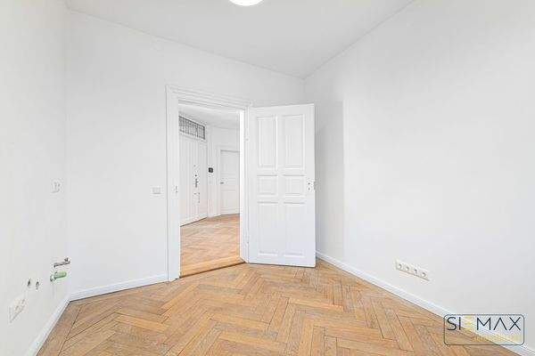 Raum mit Küchenanschlüssen