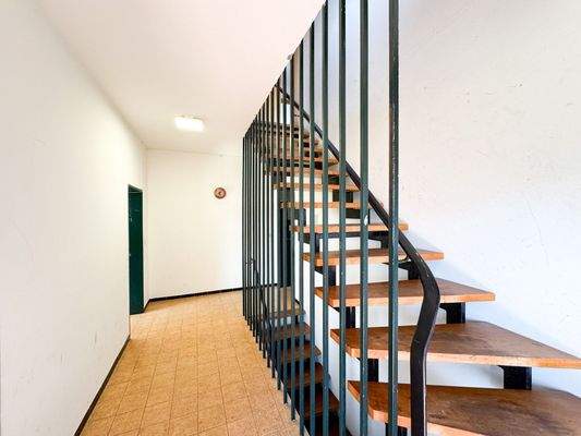 Hausflur mit Treppenaufgang