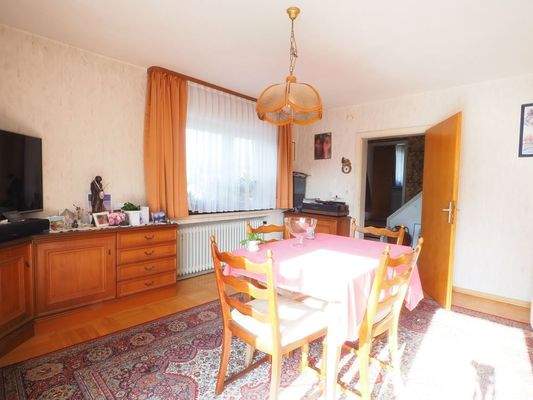 Esszimmer (rechte Haushälfte)