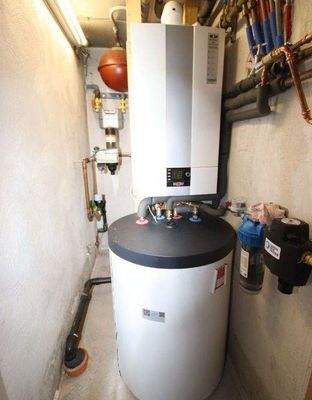 neue Gaszentralheizung mit Warmwasseraufbereitung 