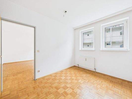 CAM04191G0-PR0057-STILL008