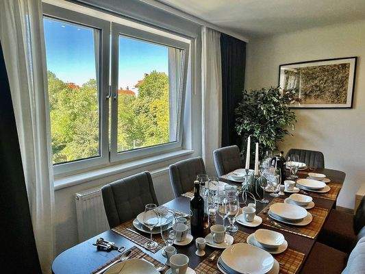 Ess & Wohnzimmer mit Parkblick