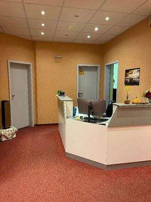 Zugang zu den Behandlungszimmern 1 und 2 sowie zu Zimmer 2