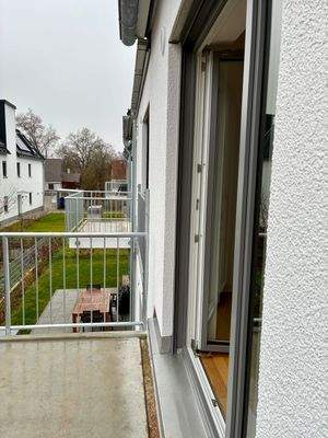 Balkon mit Blick in die Hausanlage