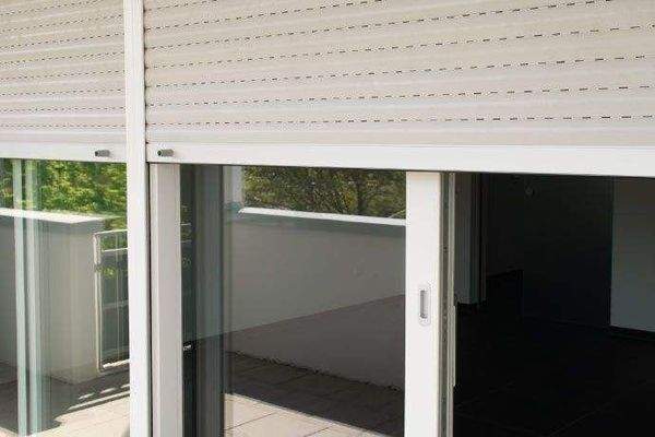 3_Elektrisch steuerbare Rollos.jpg