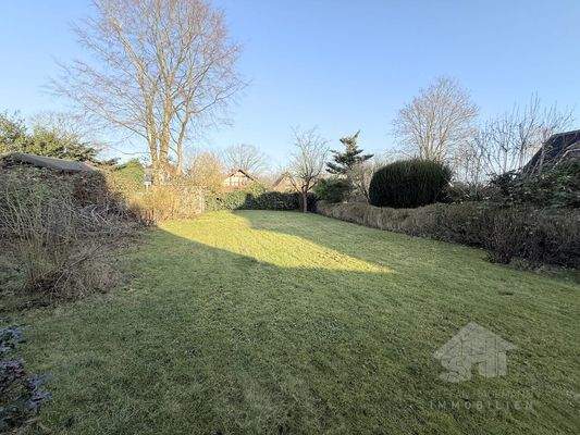 Große Rasenfläche im hinteren Bereich