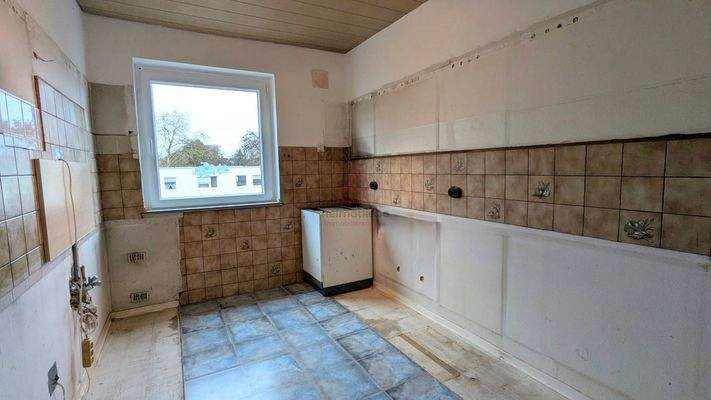 Leere Küche - Heimatliebe Immobilienmakler