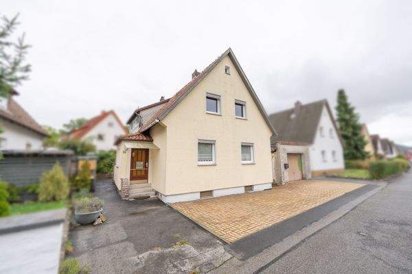 Parkplätze vor dem Haus