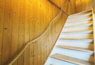 Holztreppe ins DG