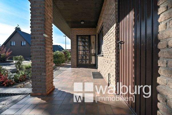 3 überdachter Eingang