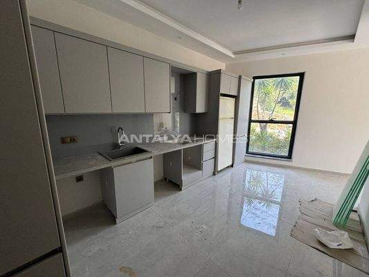 Luxury Real Estate with Swimming Pool in Alanya Center