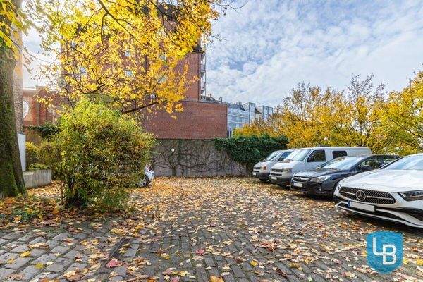 Neun Stellplätze auf dem Hof  