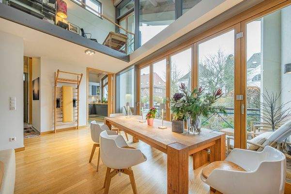 Essbereich mit Zugang zur Loggia.jpg