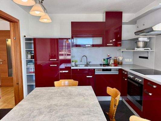 Familienfreundliche Maisonette in Prad, 161 m², 2 Bäder, Balkon, Garten, alles fußläufig.Ampio duplex per famiglie a Prato, 161 m², 2 bagni, balconi, orto, tutto vicino.Spacious family duplex in Prad, 161 m², 2 bathrooms, balconies, garden, central.