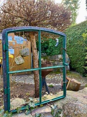 Gemauerte Becken & Gartenhaus