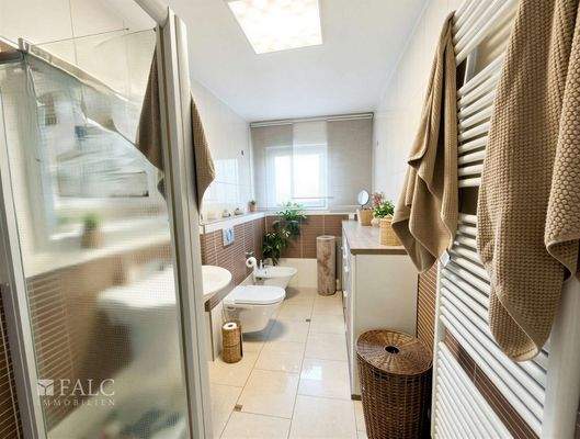 Badezimer Whg. 1. OG links - (KI generiert)