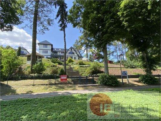 Villenblick vom Seeufer