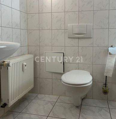 Badezimmer mit Badewanne Erdgeschoss